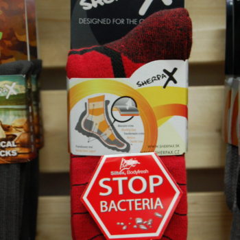 Proč některé ponožky smrdí?